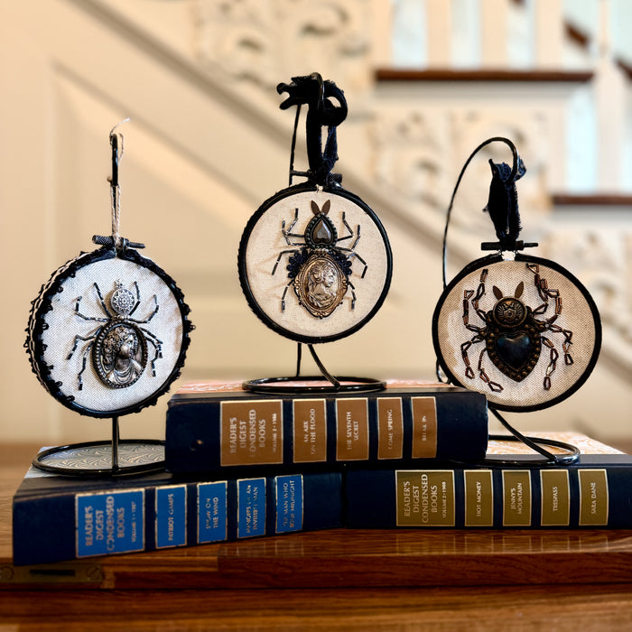 Elegant Spiders