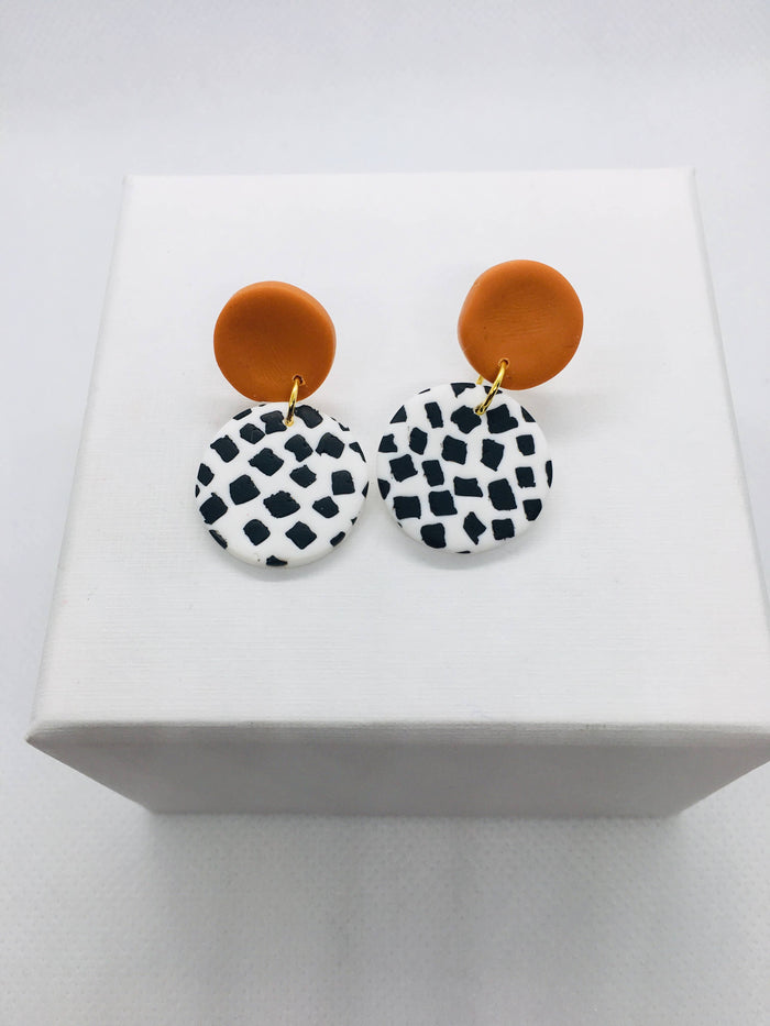 No Shrinking Violet - Dotty - Mini Cognac Earring