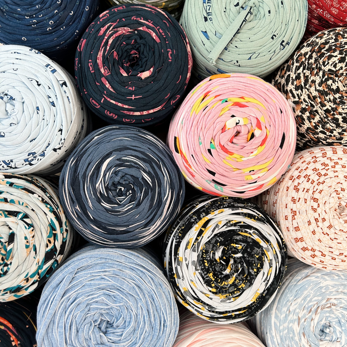 Printed Recycled T-Shirt Fabric Yarn - Pinky Dots