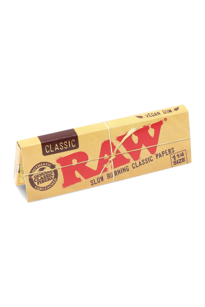 Single RAW Classic 1¼ rolling papers booklet on white background, unbleached fibers with vegan gum for a smooth, even burn.